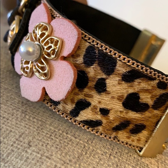 🐆 Mohair Bracelet with Faux Pearl Accents - Picture 5 of 8